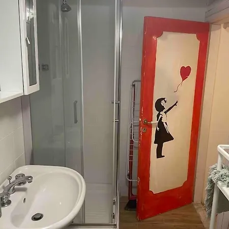 Casa Azzurra, Nel Cuore Di * 제노바